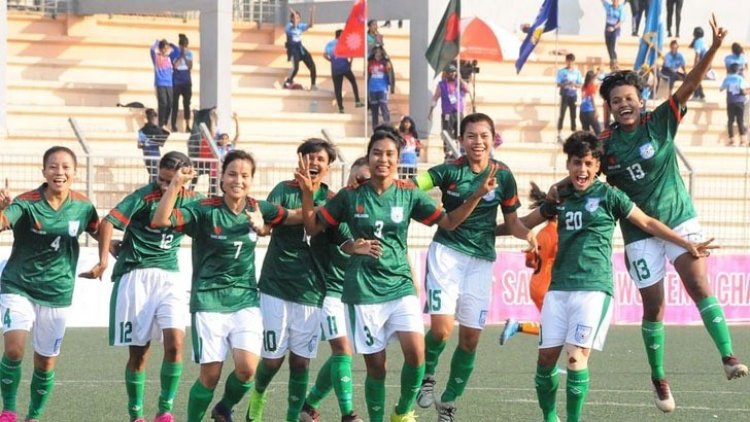 সাবিনাদের বরণ করতে বিমানবন্দরে বিকেএসপির শিক্ষার্থীরা
