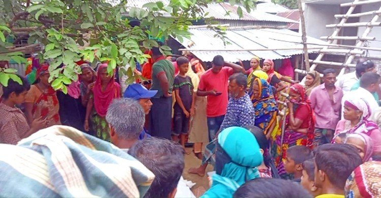 স্ত্রী ছেড়ে চলে যাওয়ায় ঘটককে কুপিয়ে হত্যা