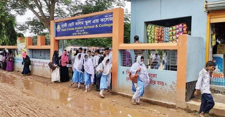 পরীক্ষার হলে ফেসবুক লাইভ, কেন্দ্র সচিবসহ ৪ জনকে অব্যাহতি