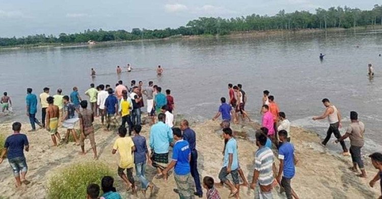পঞ্চগড়ে নৌকা ডুবে ২৩ জনের মৃত্যু