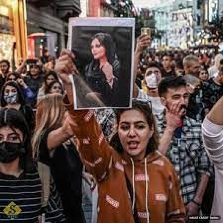 ইরানে বিক্ষোভে নিহত ৭৬, কলকাঠি নাড়ছে ‘পশ্চিমারা’