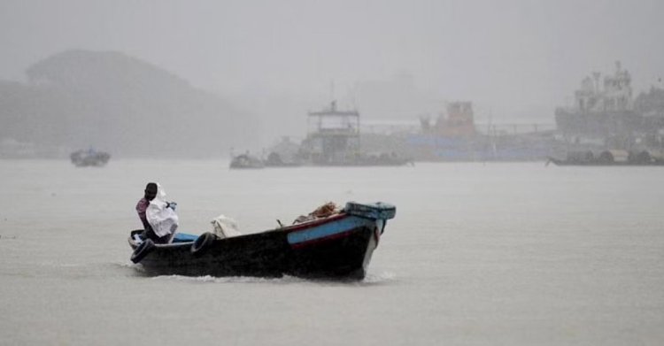 ১৪ নদীবন্দরে সতর্কতা, ভারি বৃষ্টির আভাস