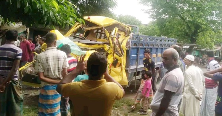  দাঁড়িয়ে থাকা ট্রাকে চলন্ত ট্রাকের ধাক্কায় প্রাণ গেল চালকের