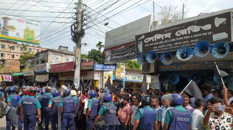 রংপুরে বিএনপির কালো পতাকা মিছিলে পুলিশের বাধা