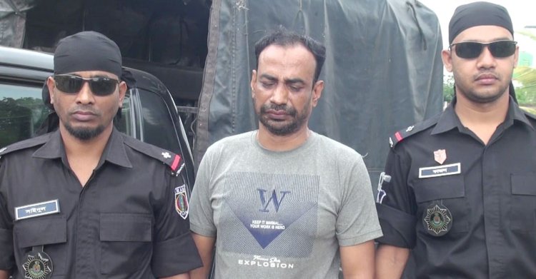 ছাত্রীকে নিয়ে পালানো সেই প্রধান শিক্ষক গ্রেপ্তার