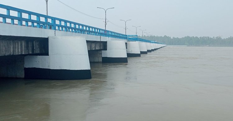 তিস্তার পানি বিপৎসীমা ছুঁই ছুঁই, খুলে দেওয়া হয়েছে ৪৪ গেট