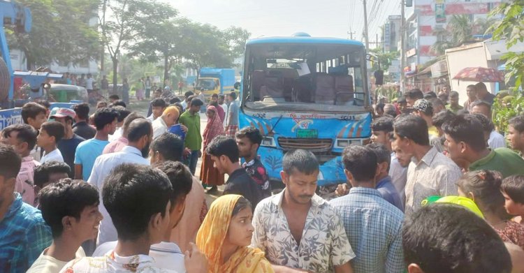 গাজীপুরে বাসচাপায় ৪ পোশাক শ্রমিক নিহত