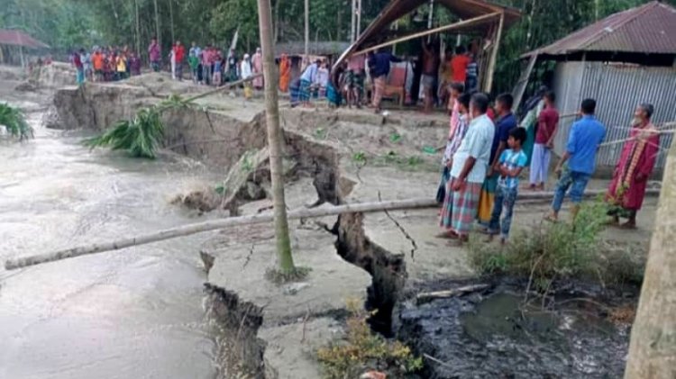 ব্রহ্মপুত্রে নিঃস্ব হচ্ছে একের পর এক পরিবার