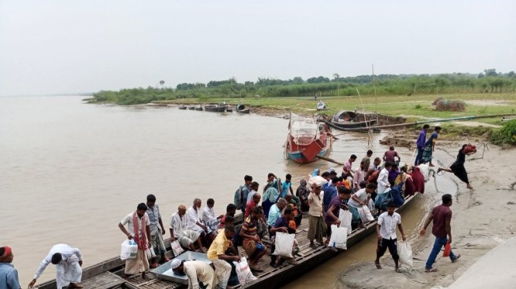 যেখানে চলাচলের একমাত্র ভরসা নৌকা