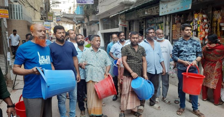চার দিন পানি নেই সিদ্ধেশ্বরী সার্কুলার রোডে, বালতি হাতে মিছিল