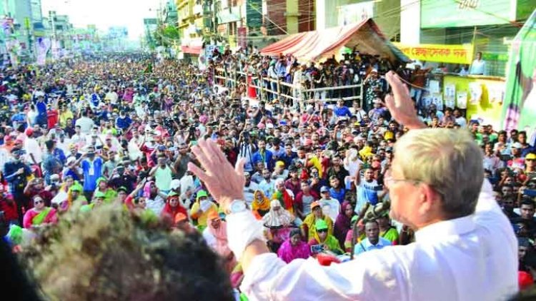 খুলনার দশ পয়েন্টে হামলা ভাঙচুর গুলি