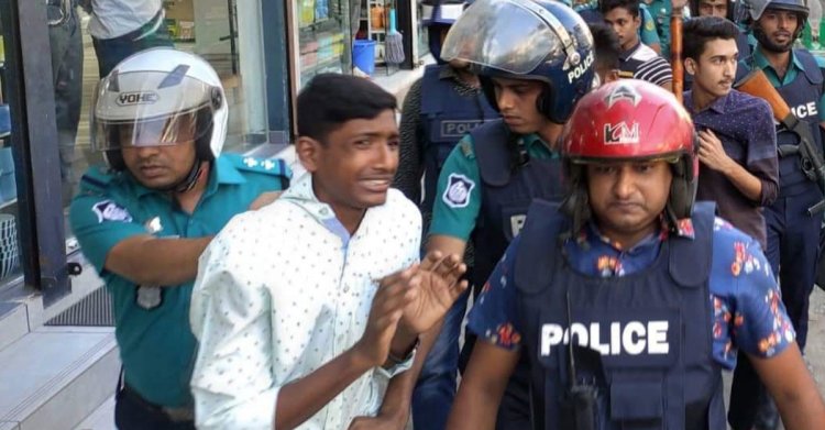 চট্টগ্রামে স্বেচ্ছাসেবক দলের আনন্দ মিছিলে পুলিশের লাঠিচার্জ: আটক ২০