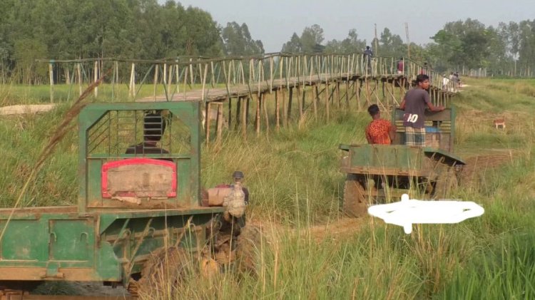 সেতুর অভাবে তিন গ্রামের মানুষের দুর্ভোগ