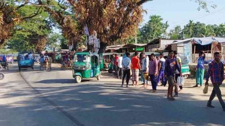 সুনামগঞ্জে চলছে বাস ধর্মঘট, সাধারণ মানুষের দুর্ভোগ