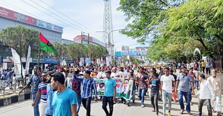 মিছিলের ঢল নেমেছে আলিয়া মাঠে