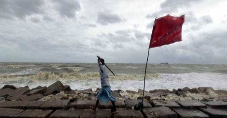 সমুদ্রবন্দরে সতর্ক সংকেত, নৌকা-ট্রলারকে সাবধানে থাকার নির্দেশ