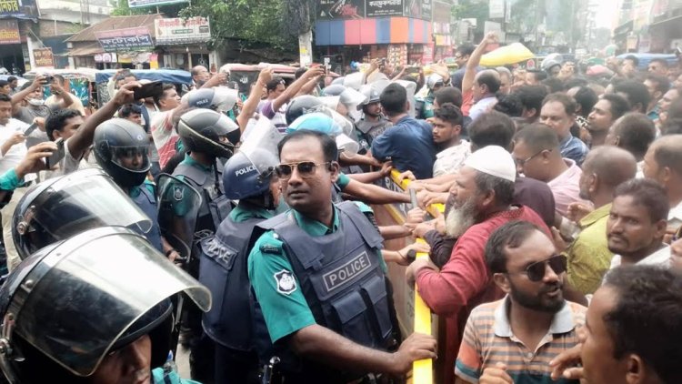 ‘পুলিশই লাঠিচার্জ করল, আবার তারাই নেতাকর্মীদের নামে মামলা দিলো’