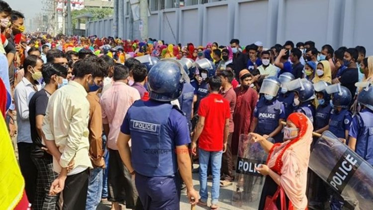 গাজীপুরে পোশাক শ্রমিকদের সঙ্গে পুলিশের সংঘর্ষ, আহত ১০