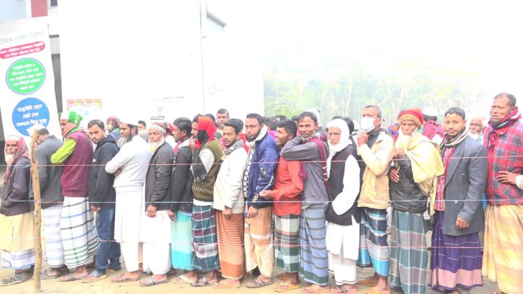 চরফ্যাশনে চলছে ভোটগ্রহণ, কেন্দ্রে আসতে বাধা প্রদানের অভিযোগ