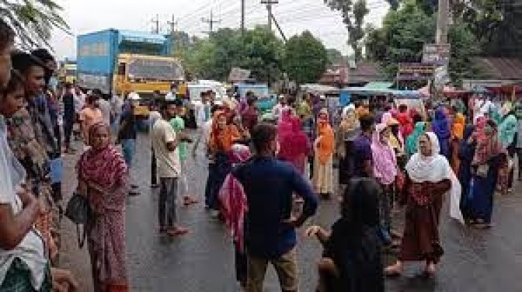 গাজীপুরে মহাসড়ক অবরোধ করে শ্রমিকদের বিক্ষোভ