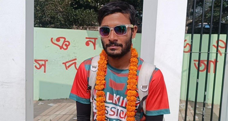  ৬৪ দিনে ৬৪ জেলা হেঁটে ভ্রমণ করে রেকর্ড গড়লেন ইউসুফ