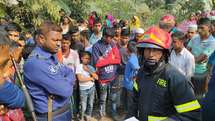 পলাশবাড়িতে বাসচাপায় মোটরসাইকেল আরোহী তিন বন্ধু নিহত