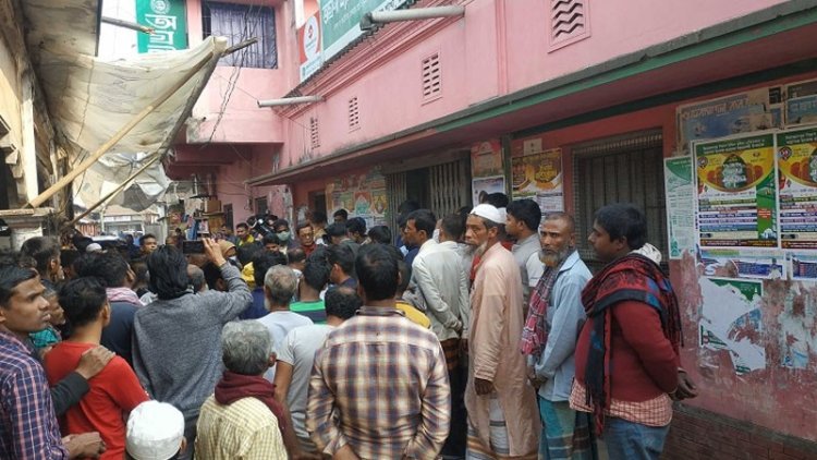  ব্যাংকের ভেতরে মিলল ২ আনসারের মরদেহ  