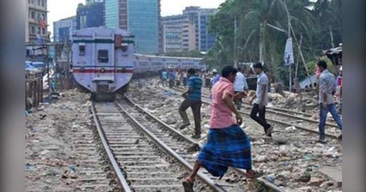 কাওরানবাজারে ট্রেনের ধাক্কায় যুবকের মৃত্যু