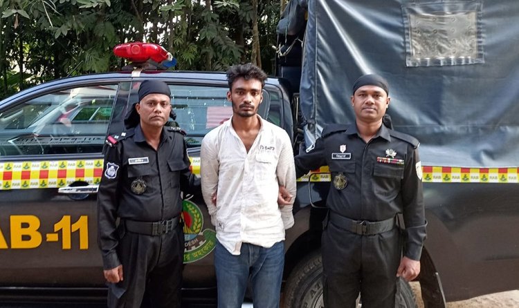 সেনবাগে ওমান প্রবাসীর স্ত্রীকে গণধর্ষণ: যুবক গ্রেফতার