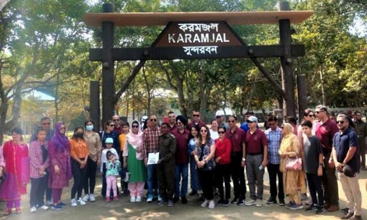 সুন্দরবন ঘুরে গেলেন সাত দেশের সামরিক কর্মকর্তা