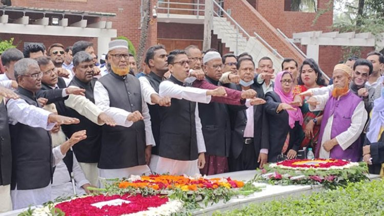 টুঙ্গিপাড়ায় আওয়ামী লীগ নেতাদের শপথ পড়ালেন পলক