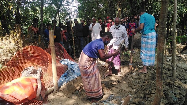 দাফনের সাড়ে ৬ মাস পর কবর থেকে মরদেহ উত্তোলন