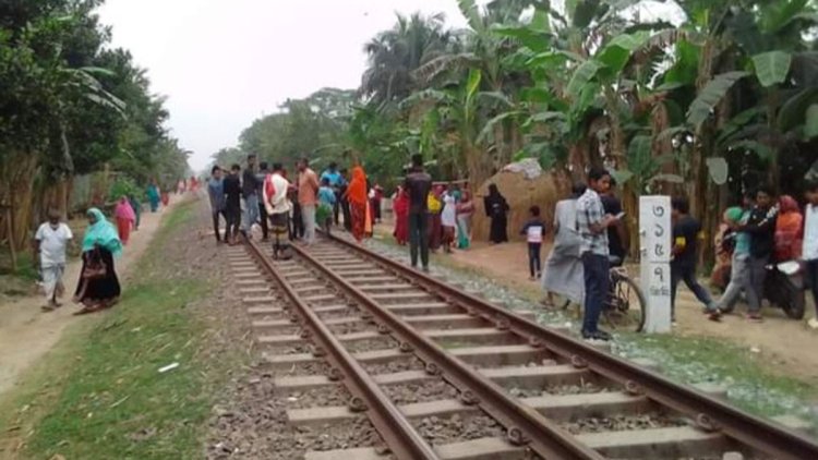 জয়পুরহাটে ট্রেনে কাটা পড়ে প্রাণ গেল দুজনের