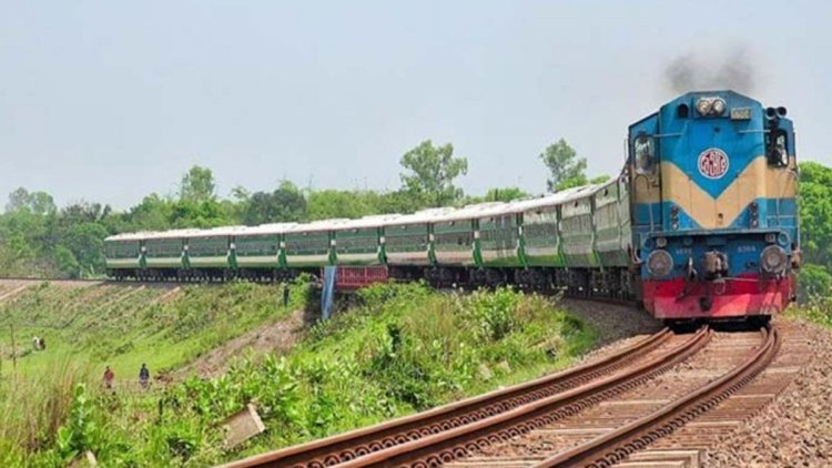 রেলক্রসিং পার হতে গিয়ে প্রাণ গেল প্রকৌশলীর