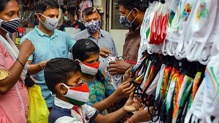 ভারতে ফের বাড়ছে করোনা, বিভিন্ন রাজ্যে মাস্ক পরায় কড়াকড়ি