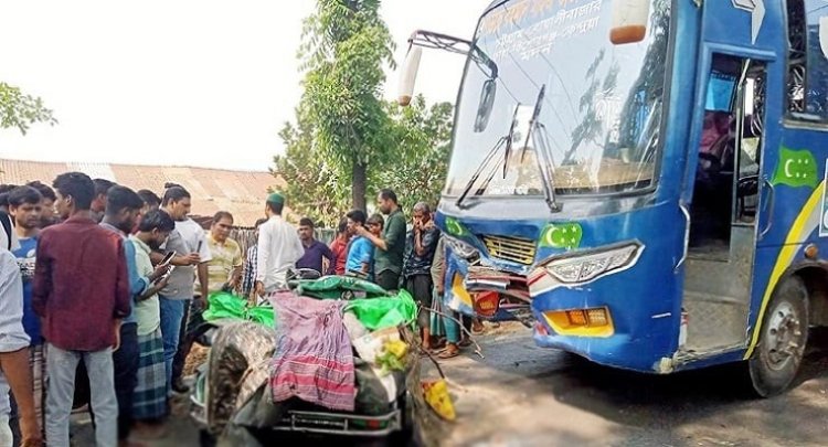 চট্টগ্রামে অটোরিকশার ৫ যাত্রী নিহত বাসচাপায়