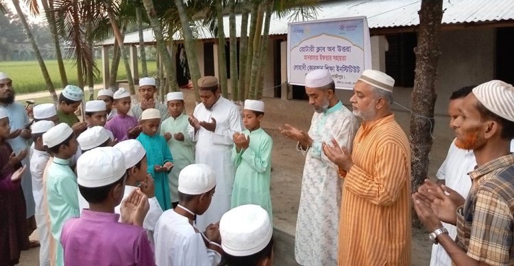 কাপাসিয়ায় রোটারী ক্লাব অব উত্তরার উদ্যোগে মাদরাসায় দোয়া ও ইফতার মাহফিল