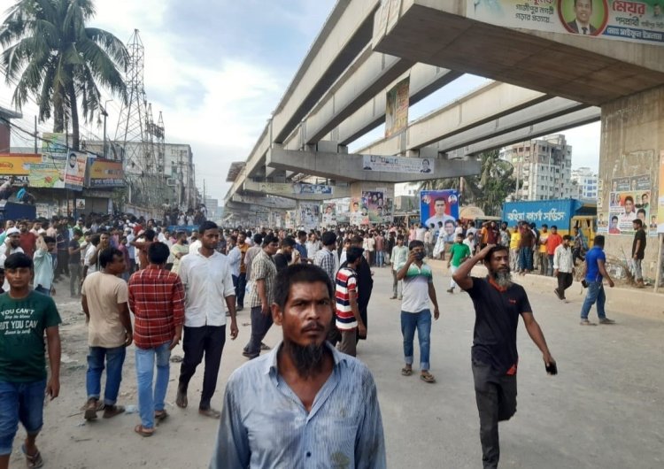 টঙ্গীতে বিআরটি প্রকল্পের শ্রমিকদের উড়ালসড়ক অবরোধ