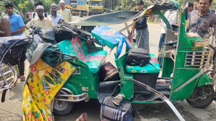 ভোলায় কাভার্ডভ্যান-সিএনজি সংঘর্ষে প্রাণ গেল ২ জনের