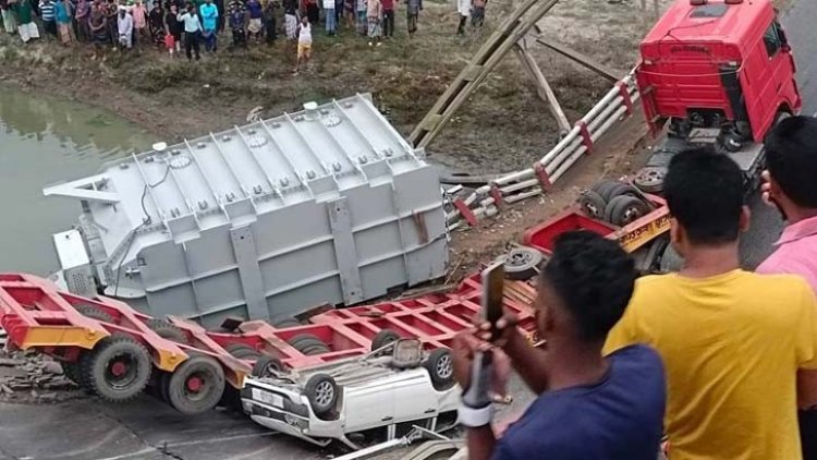 সেতু ভেঙে নিচে পড়লো প্রাইভেটকার-লরি