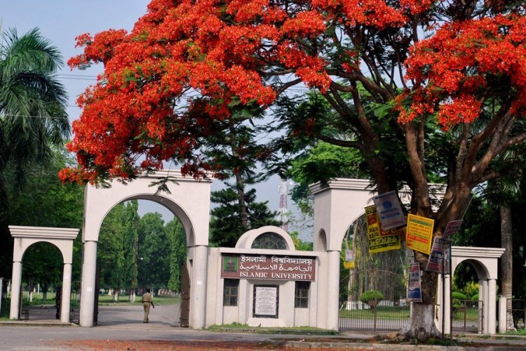 দুই ছাত্রলীগ নেতার হাতে লাঞ্ছিত ইবির নিরাপত্তা কর্মীরা