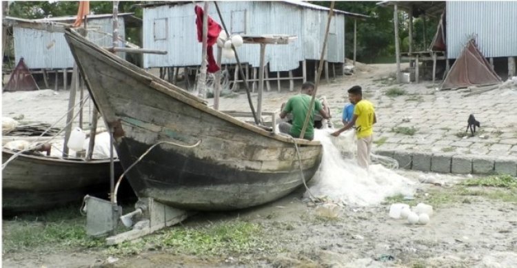 ভোলায় নদীতে নামার প্রস্তুতি জেলেদের