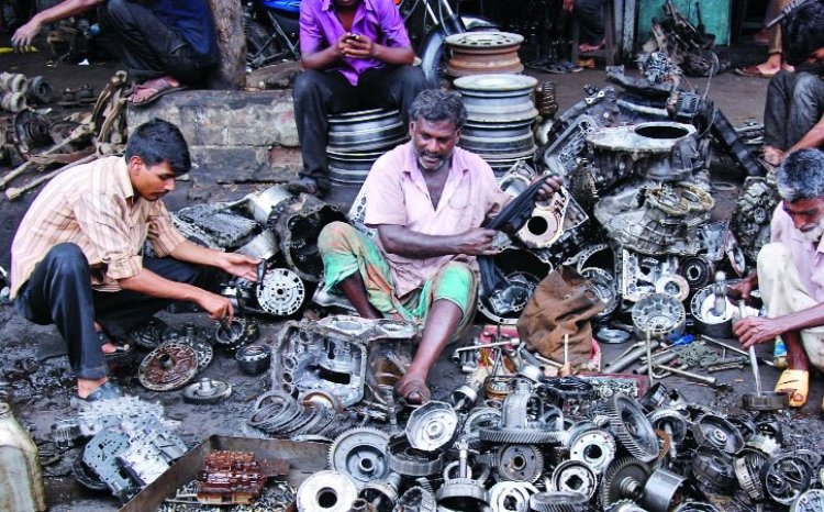 পুরাতন যন্ত্রাংশ, নাট-বল্টুর রমরমা ব্যবসা