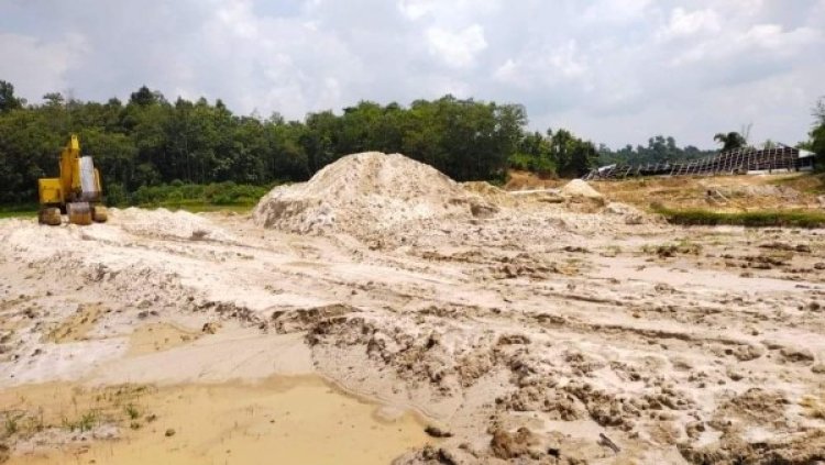 প্রকল্পের নামে ফসলি জমিতে বালু উত্তোলনের মহোৎসব