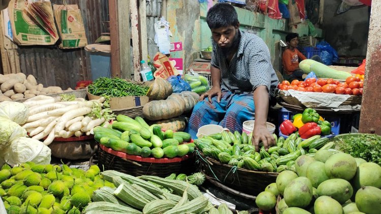 ‘দুই ধরনের সবজি কিনতেই টাকা শেষ’