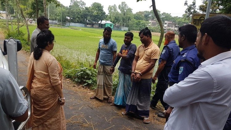 মাদক সেবনরত অবস্থায় আটক তিন যুবককে ৩ দিনের কারাদণ্ড