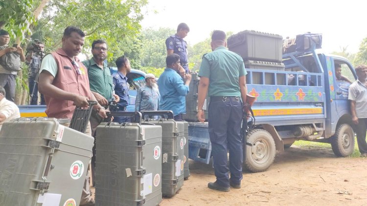 গাজীপুর সিটি নির্বাচন: রাত পোহালেই ভোট, কেন্দ্রে কেন্দ্রে যাচ্ছে নির্বাচনী সরঞ্জাম