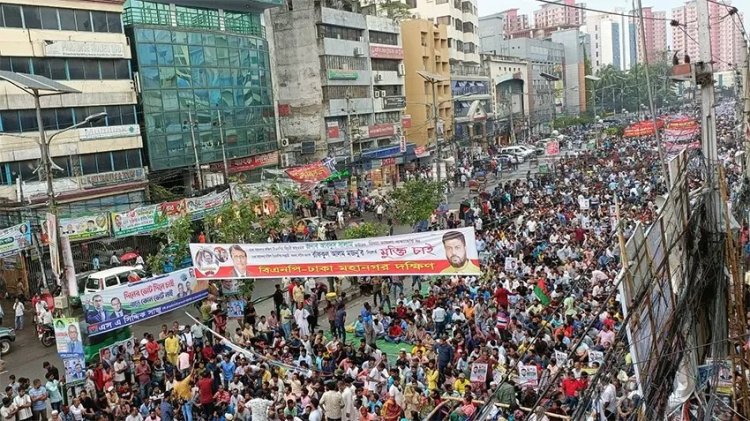 নয়াপল্টনে বিএনপির সমাবেশ চলছে