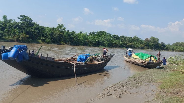 সুন্দরবনে নিষেধাজ্ঞা অমান্য করে মাছ ধরায় ৯ জেলে আটক