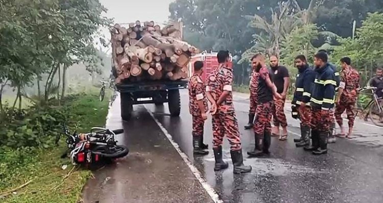 ট্রাক্টরের পেছনে মোটরসাইকেলের ধাক্কা, নিহত ৩